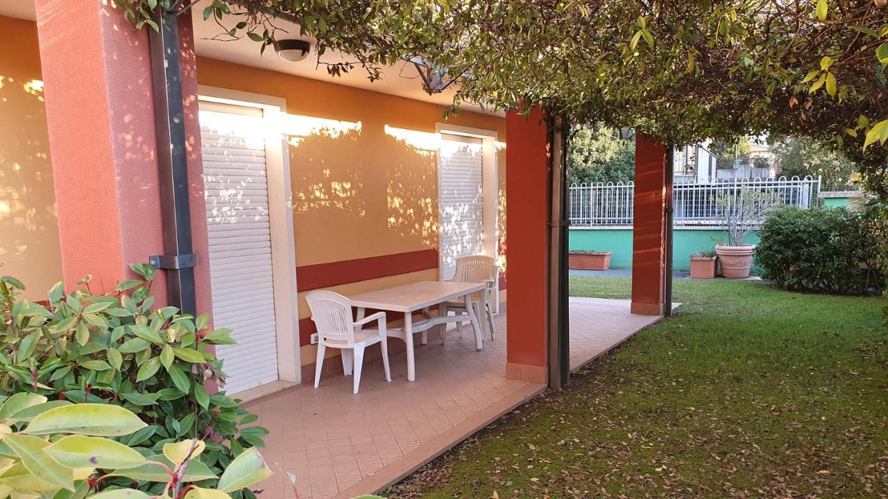 Ferretti Residence Garda Palace Песк'єра-дель-Гарда Екстер'єр фото