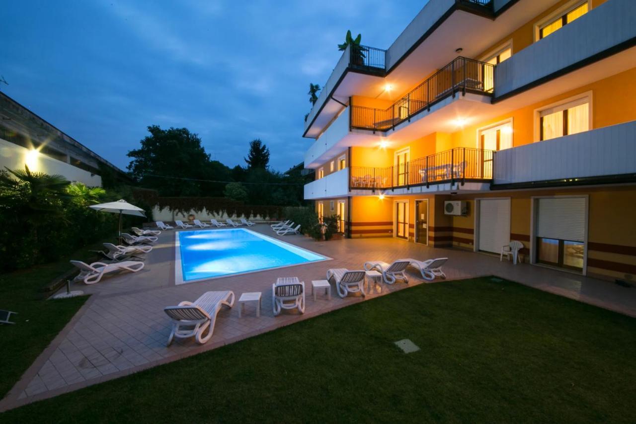 Ferretti Residence Garda Palace Песк'єра-дель-Гарда Екстер'єр фото