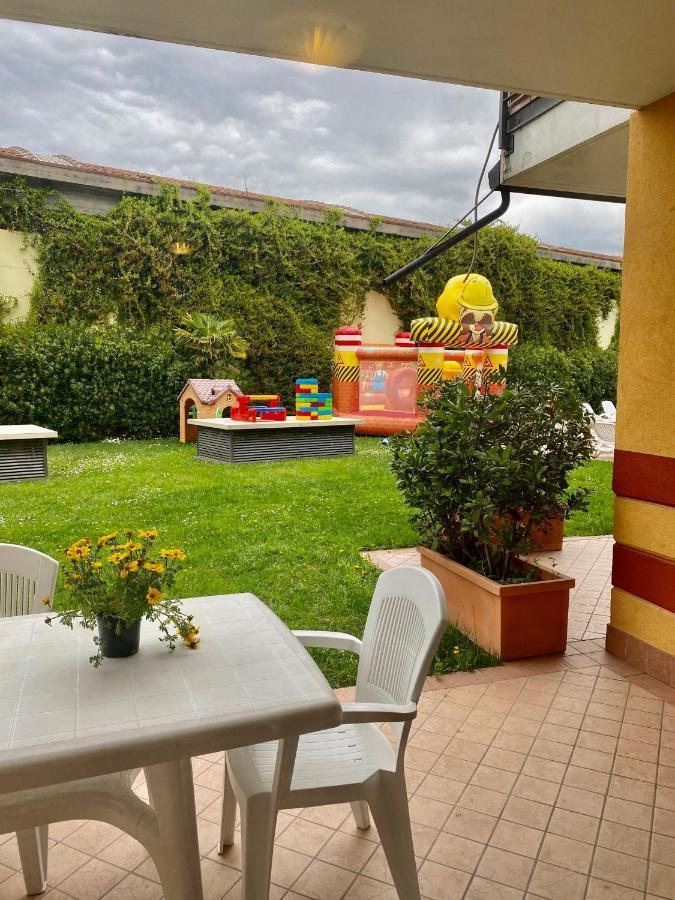 Ferretti Residence Garda Palace Песк'єра-дель-Гарда Екстер'єр фото