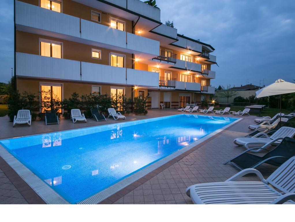 Ferretti Residence Garda Palace Песк'єра-дель-Гарда Екстер'єр фото