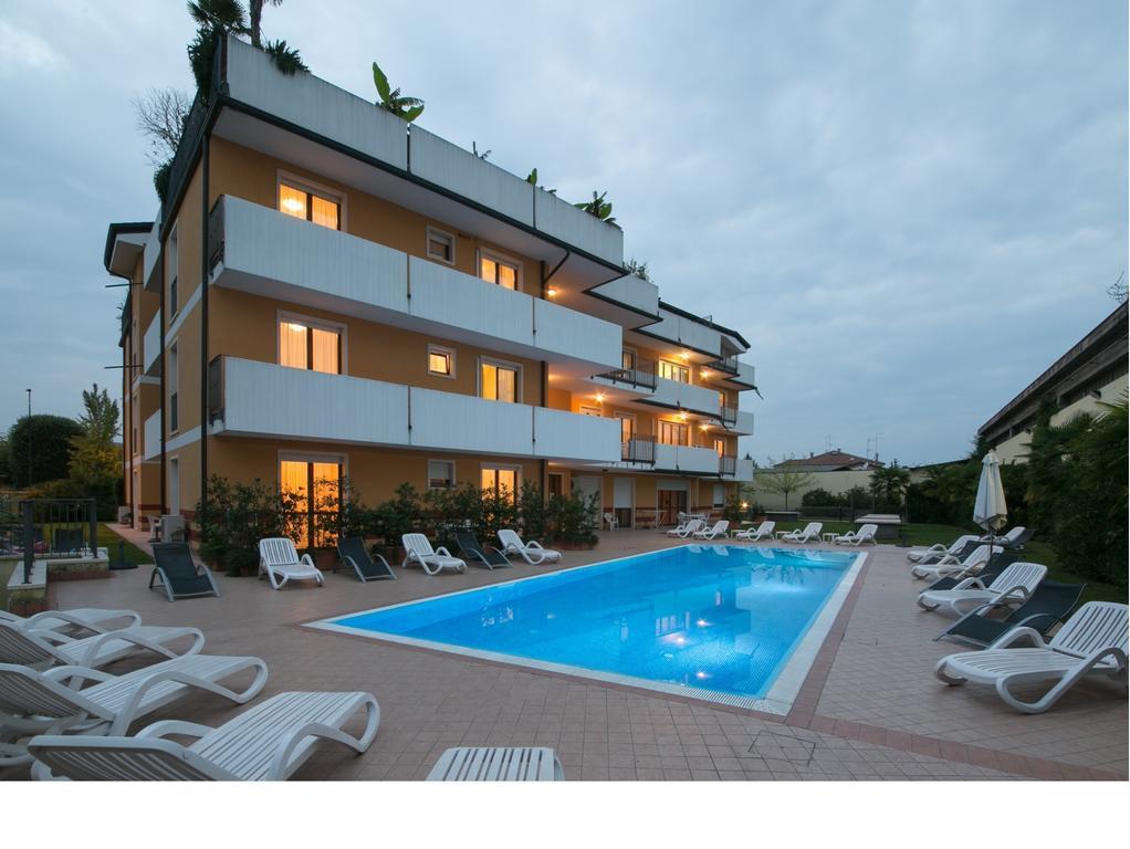 Ferretti Residence Garda Palace Песк'єра-дель-Гарда Екстер'єр фото
