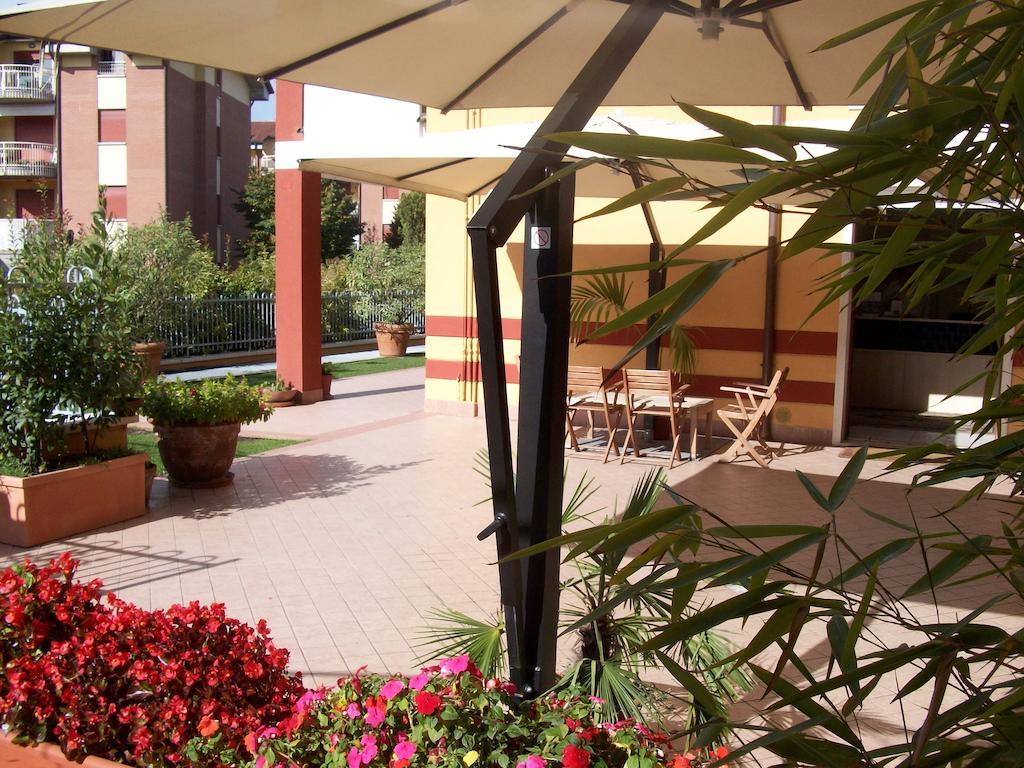 Ferretti Residence Garda Palace Песк'єра-дель-Гарда Екстер'єр фото