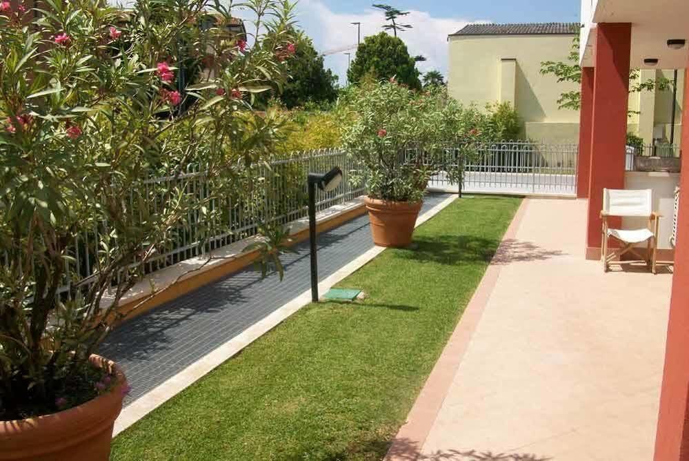 Ferretti Residence Garda Palace Песк'єра-дель-Гарда Екстер'єр фото