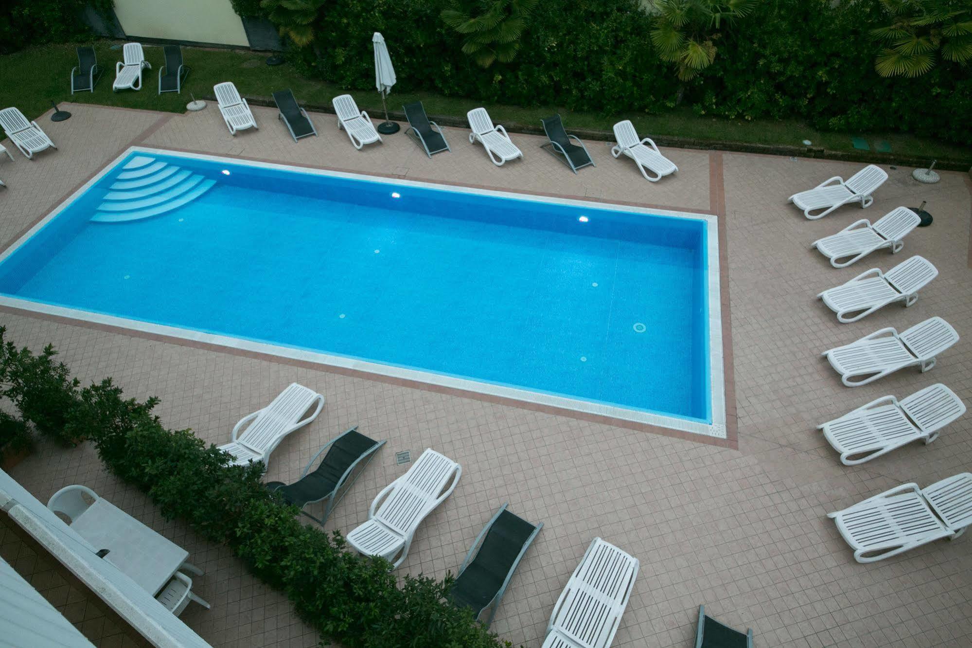 Ferretti Residence Garda Palace Песк'єра-дель-Гарда Екстер'єр фото