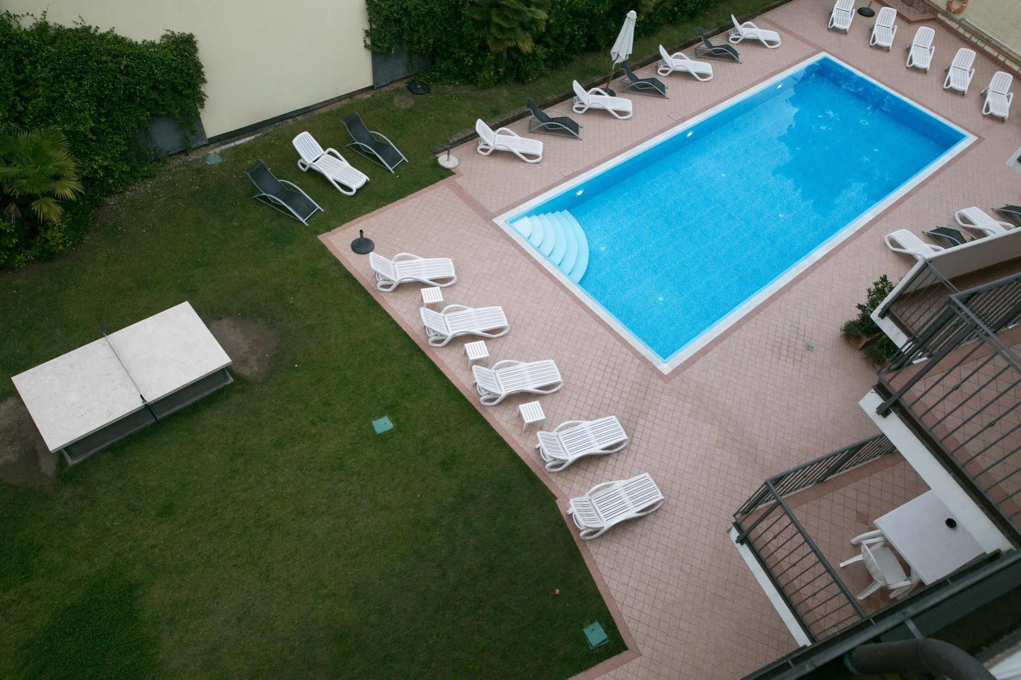 Ferretti Residence Garda Palace Песк'єра-дель-Гарда Екстер'єр фото